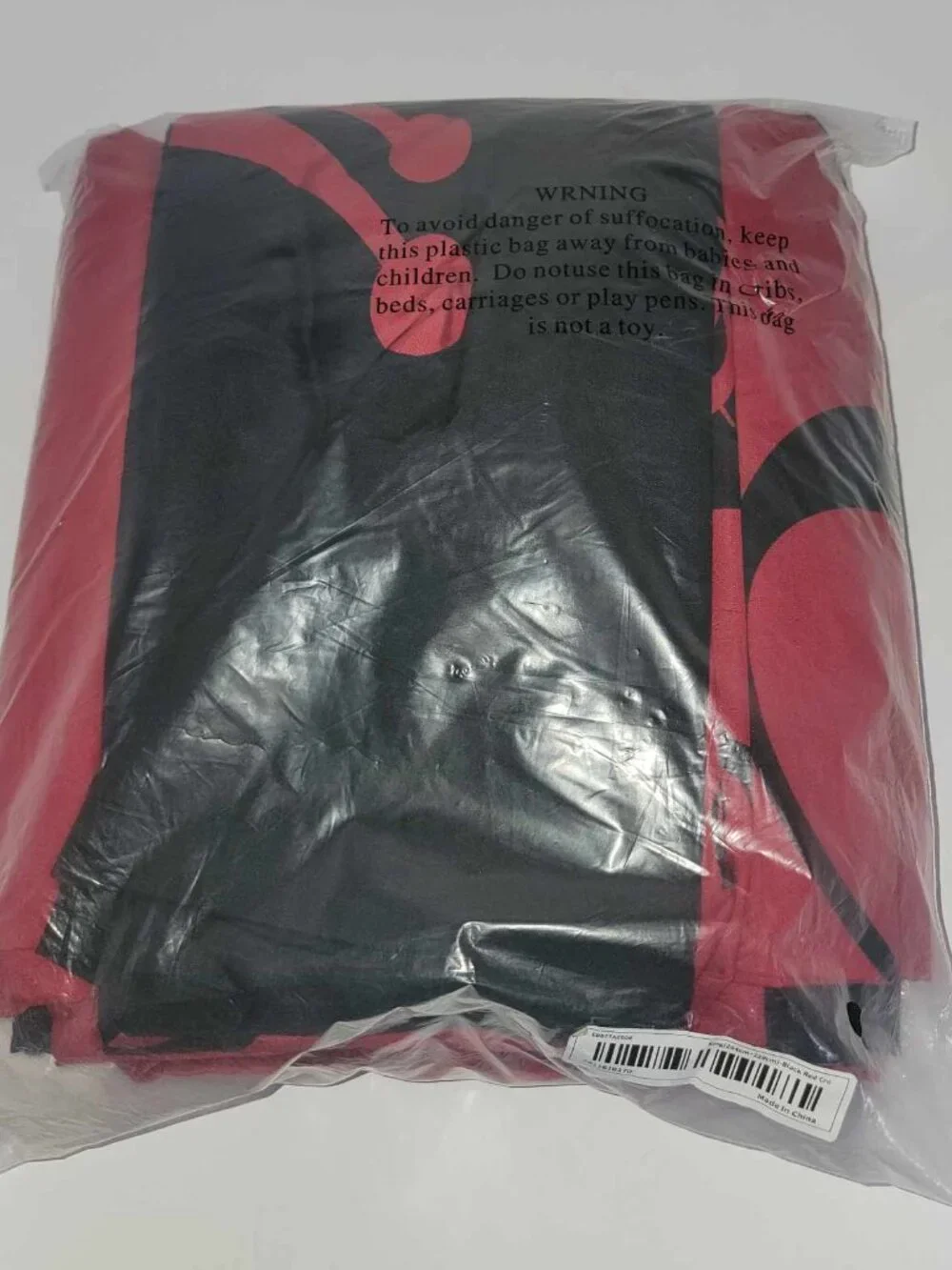 NWT King/Queen Duvet Cover with 2 matching pillowcases! Black & Red King Sized!